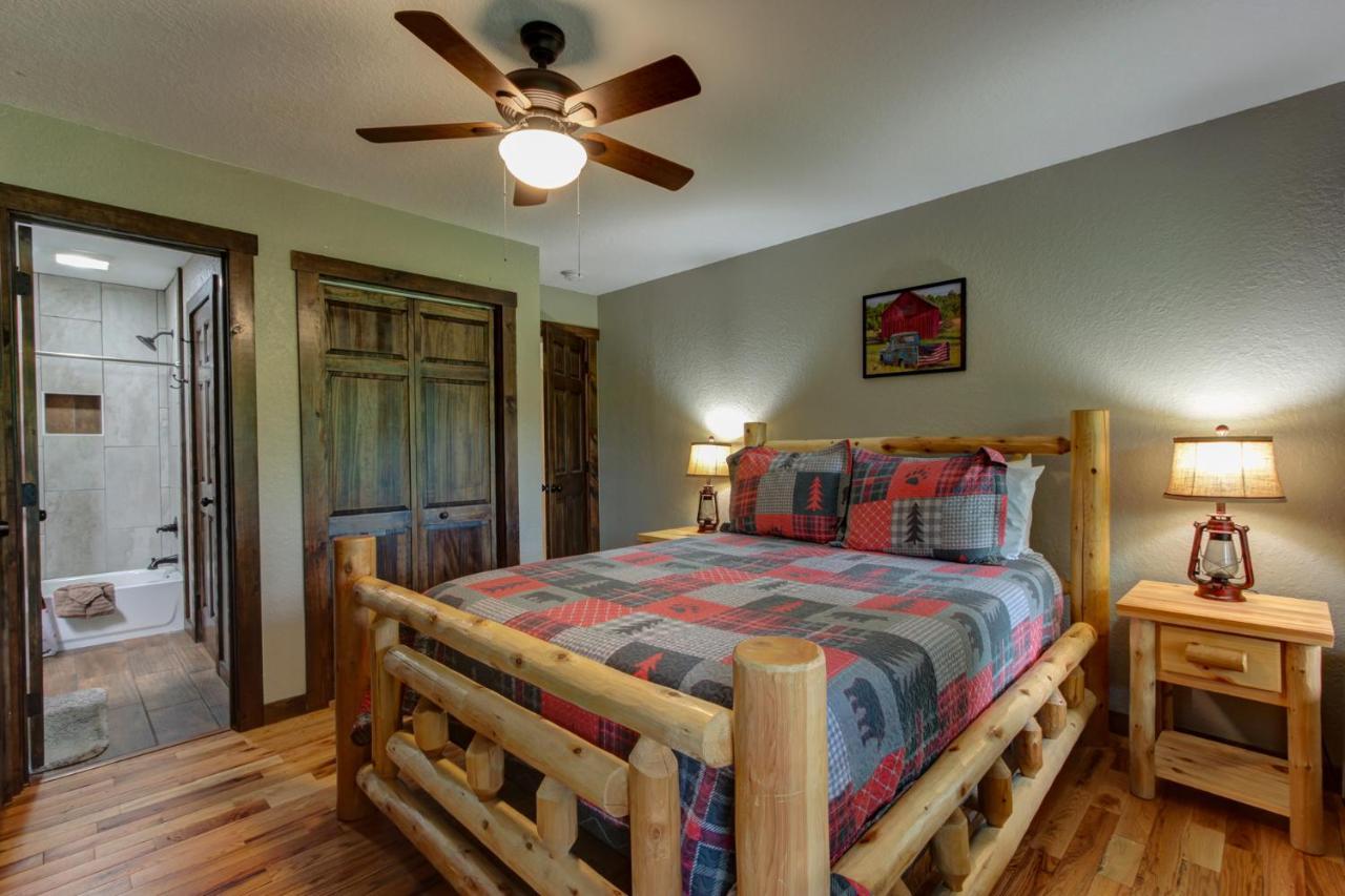 3 Master Bedrooms - Sleeps 10 - Location - Game Room - Hot Tub Pigeon Forge Exterior foto