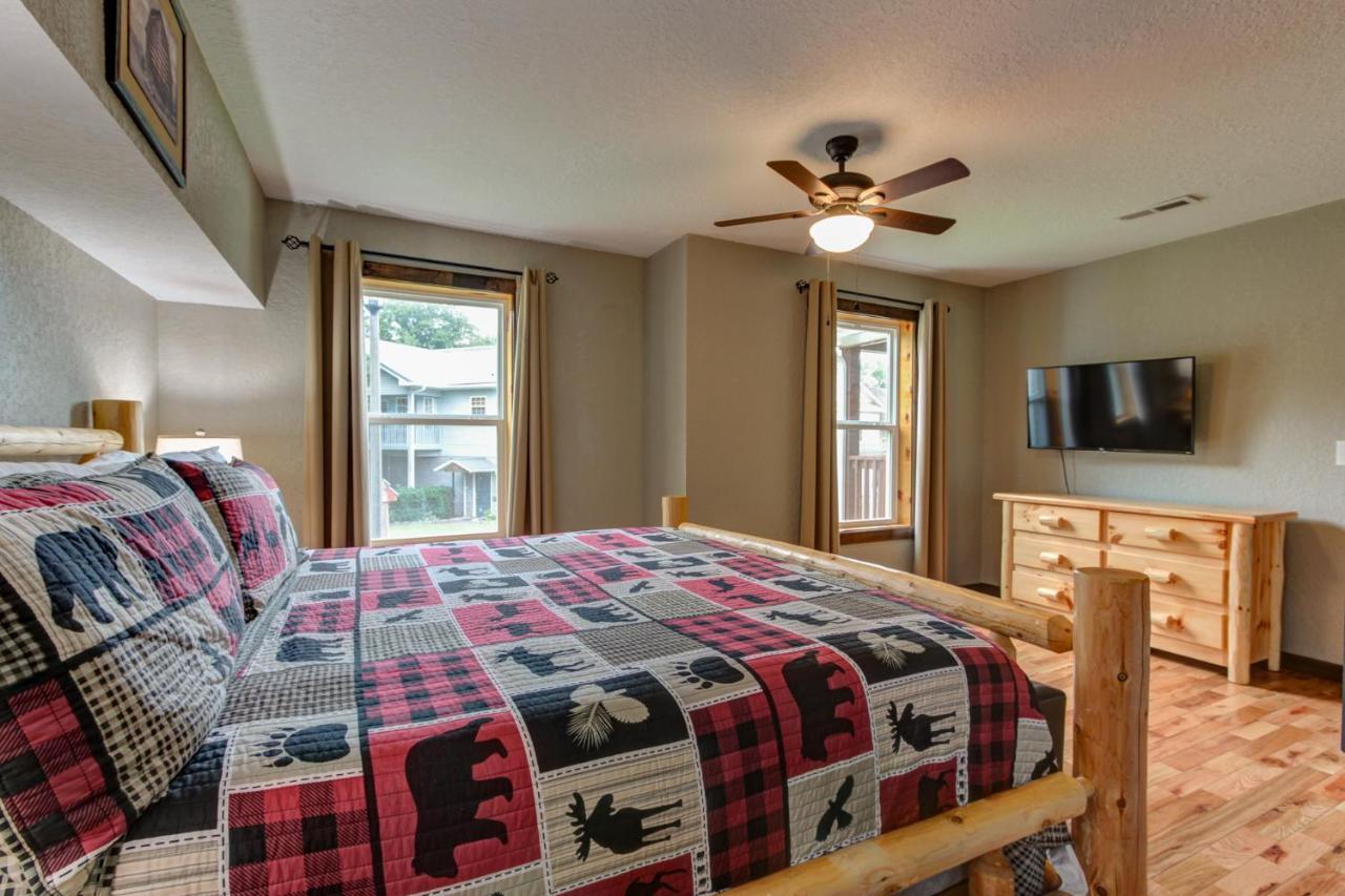 3 Master Bedrooms - Sleeps 10 - Location - Game Room - Hot Tub Pigeon Forge Exterior foto
